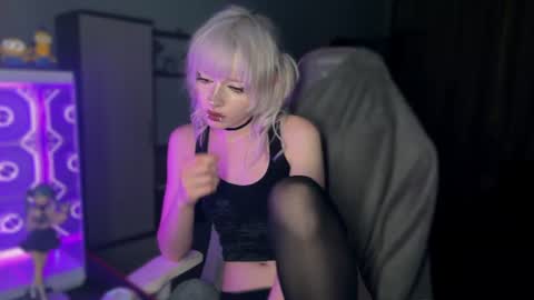 Snapshot of aprilcutie chatting on 07.16.26 april online show from 07.16.26