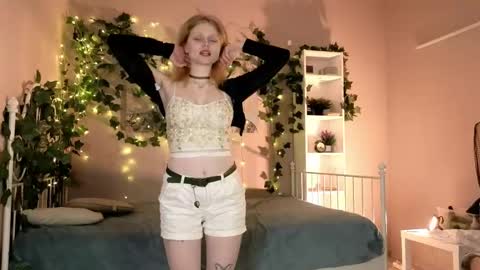 Snapshot of aprilgreeen chatting on 04.19.26 Hazy online show from 04.19.26