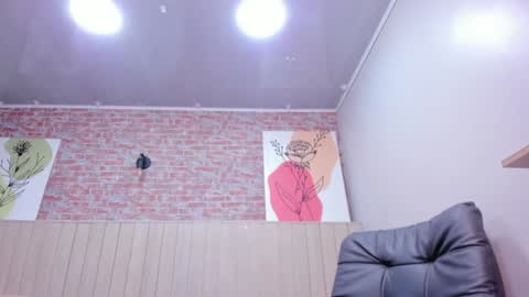 Snapshot of aprilricci chatting on 01.08.25 aprilricci online show from 01.08.25