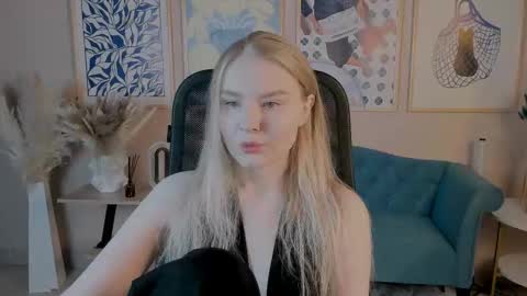 Snapshot of aprilserenity chatting on 09.13.25 April. All year round. online show from 09.13.25