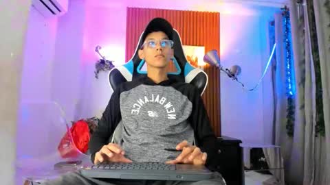 aquarius_xxx online show from 10.17.25