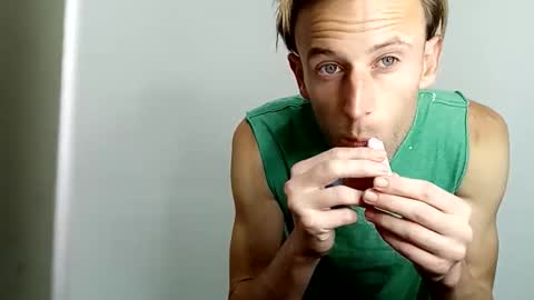 Snapshot of aquilesmade chatting on 10.30.25 Aquilesmade online show from 10.30.25