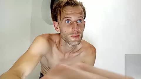 Snapshot of aquilesmade chatting on 11.05.25 Aquilesmade online show from 11.05.25