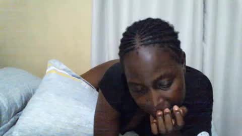 Snapshot of ara_bellah chatting on 10.25.25 ara bellah online show from 10.25.25