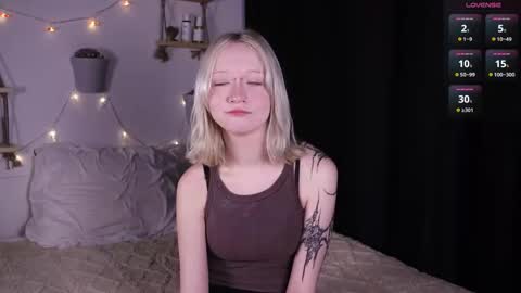 Snapshot of arcticaryder chatting on 10.26.25 Jenny online show from 10.26.25