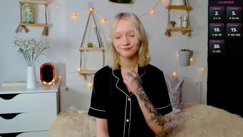 Snapshot of arcticaryder chatting on 11.06.25 Jenny online show from 11.06.25