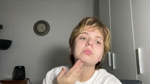 Snapshot of ari_crystal chatting on 02.02.26 ari_crystal online show from 02.02.26