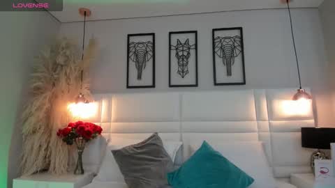 ari_lynn_ online show from 10.28.25