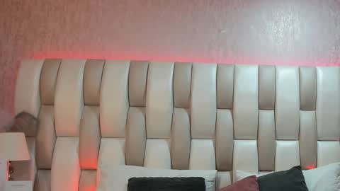 ari_lynn_ online show from 12.22.25