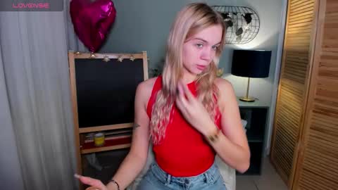 Snapshot of aria69stars chatting on 10.19.25 aria69stars online show from 10.19.25