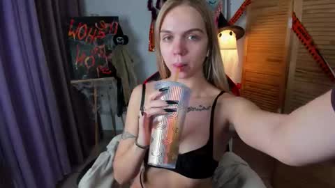 Snapshot of aria69stars chatting on 10.24.25 aria69stars online show from 10.24.25