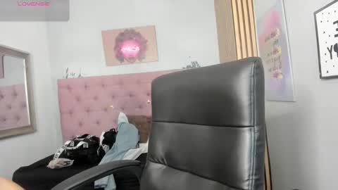 Snapshot of aria__monroe chatting on 03.14.26 aria__monroe online show from 03.14.26