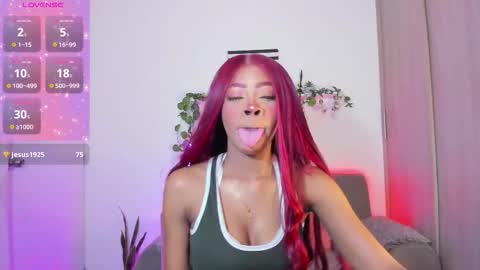 Snapshot of aria_brown_19 chatting on 10.16.25 ARIA online show from 10.16.25