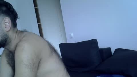 Snapshot of aria_hunter chatting on 10.23.25 aria_hunter online show from 10.23.25