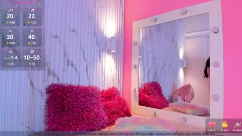 Snapshot of aria_millers_ chatting on 12.20.24 Aria Millers online show from 12.20.24