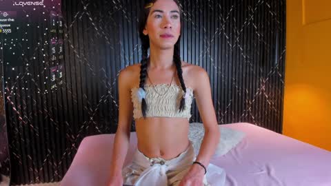 Snapshot of aria_millers_ chatting on 12.28.24 Aria Millers online show from 12.28.24