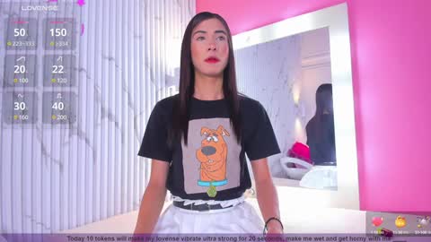 Snapshot of aria_millers_ chatting on 01.13.25 Aria Millers online show from 01.13.25