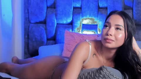 Snapshot of aria_rouge chatting on 02.01.25 aria online show from 02.01.25