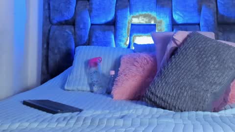 Snapshot of aria_rouge chatting on 02.07.25 aria online show from 02.07.25