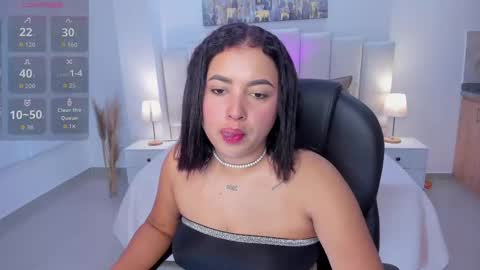 Snapshot of aria_vixen_ chatting on 09.29.25 Aria  online show from 09.29.25