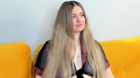 Snapshot of aria_zara chatting on 10.12.25 Milena online show from 10.12.25