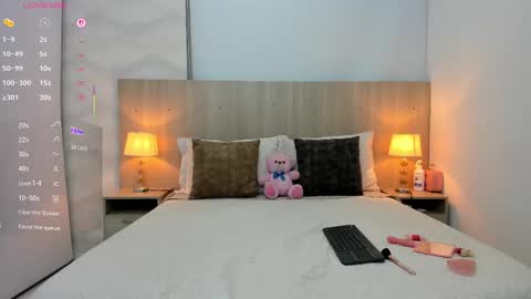 Snapshot of ariadna_gonzales chatting on 10.22.25 Ariadna online show from 10.22.25