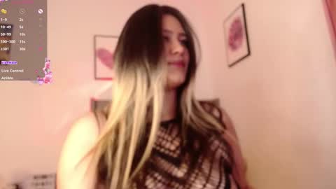 Snapshot of ariadna_martin chatting on 02.19.25 Ari online show from 02.19.25