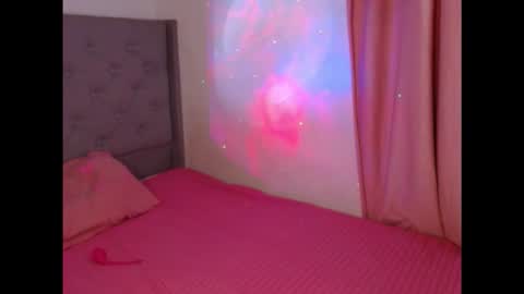 Snapshot of ariadna_martin chatting on 11.08.25 Ari online show from 11.08.25