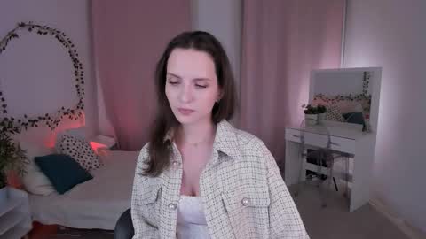 Snapshot of ariadna_s chatting on 09.20.25 Ariadna online show from 09.20.25