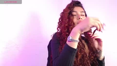 Snapshot of ariadna_tr chatting on 01.02.25 Ari online show from 01.02.25