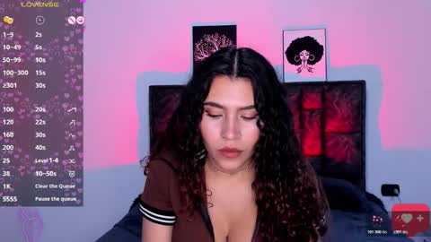 Snapshot of ariadna_tr chatting on 11.12.25 Ari online show from 11.12.25