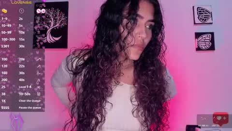 Snapshot of ariadna_tr chatting on 11.26.25 Ari online show from 11.26.25