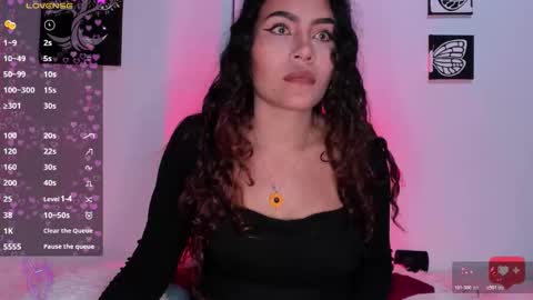 Snapshot of ariadna_tr chatting on 11.29.25 Ari online show from 11.29.25