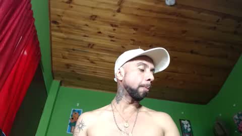 Snapshot of arian_pervert chatting on 01.15.25 arian pervert online show from 01.15.25