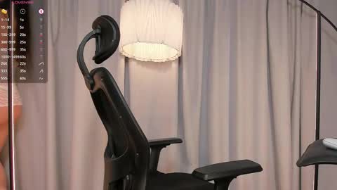 DaniAri - dimension X at night NY time online show from 10.12.25