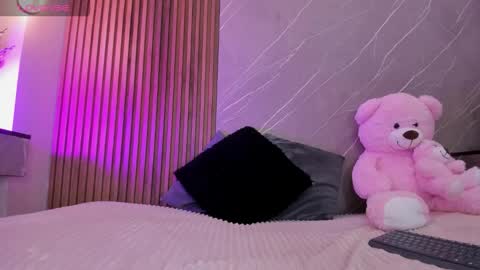 Snapshot of ariana_jhonson11 chatting on 11.20.25 Ariana online show from 11.20.25