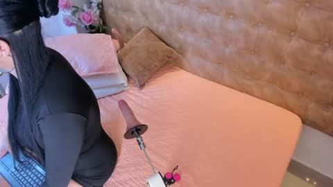 Snapshot of ariana_morelly chatting on 04.15.26 ARIANA MORELLY online show from 04.15.26