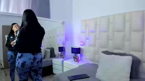 Snapshot of ariana_rouse_ chatting on 09.23.25 ariana online show from 09.23.25