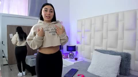 Snapshot of ariana_rouse_ chatting on 10.02.25 ariana online show from 10.02.25