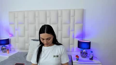 Snapshot of ariana_rouse_ chatting on 10.03.25 ariana online show from 10.03.25