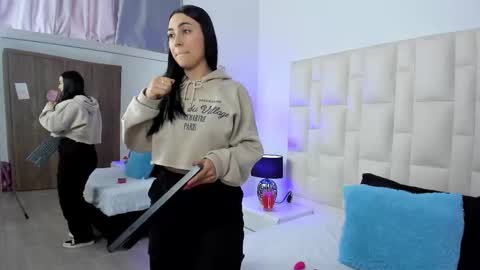 Snapshot of ariana_rouse_ chatting on 10.06.25 ariana online show from 10.06.25