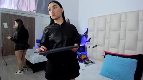 Snapshot of ariana_rouse_ chatting on 10.15.25 ariana online show from 10.15.25