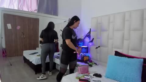 Snapshot of ariana_rouse_ chatting on 10.23.25 ariana online show from 10.23.25