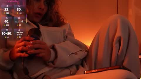 Snapshot of ariana_valdirii chatting on 12.21.25 cristina online show from 12.21.25