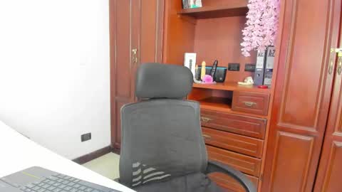 Snapshot of arianacontee chatting on 09.27.25 Andrea online show from 09.27.25