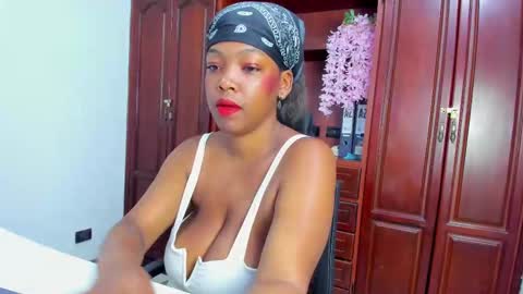 Snapshot of arianacontee chatting on 10.15.25 Andrea online show from 10.15.25