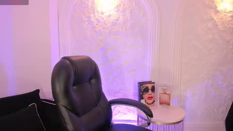 Ariana Dumont online show from 11.12.25