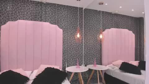 Snapshot of arianagolden_ chatting on 09.14.25 Ariana online show from 09.14.25