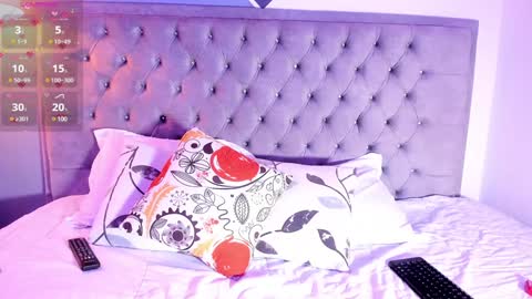 Snapshot of arianna_daviss chatting on 01.08.25 online show from 01.08.25