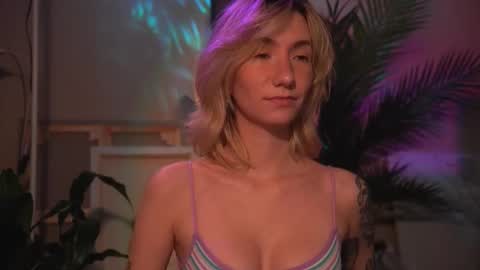 Snapshot of arianna_richi chatting on 10.11.25 Olivka online show from 10.11.25